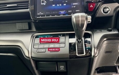 Honda Stepwgn IV, 2018 год, 2 000 000 рублей, 10 фотография