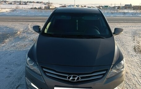 Hyundai Solaris II рестайлинг, 2015 год, 890 000 рублей, 1 фотография