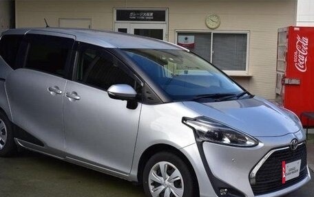 Toyota Sienta II, 2022 год, 1 150 000 рублей, 1 фотография