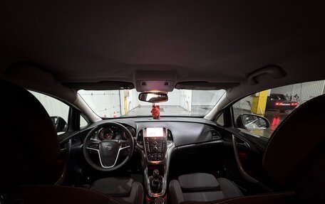 Opel Astra J, 2010 год, 800 000 рублей, 2 фотография