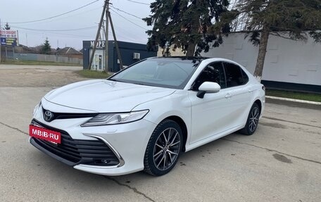 Toyota Camry, 2021 год, 3 250 000 рублей, 2 фотография