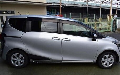 Toyota Sienta II, 2022 год, 1 150 000 рублей, 3 фотография