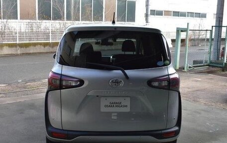 Toyota Sienta II, 2022 год, 1 150 000 рублей, 6 фотография