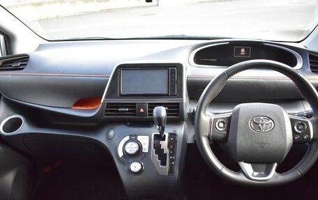 Toyota Sienta II, 2022 год, 1 150 000 рублей, 9 фотография