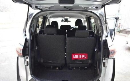 Toyota Sienta II, 2022 год, 1 150 000 рублей, 11 фотография