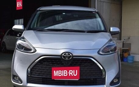 Toyota Sienta II, 2022 год, 1 150 000 рублей, 2 фотография