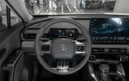 Toyota RAV4, 2025 год, 4 940 000 рублей, 11 фотография