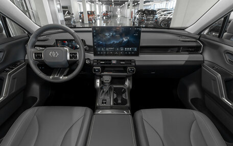 Toyota RAV4, 2025 год, 4 940 000 рублей, 8 фотография