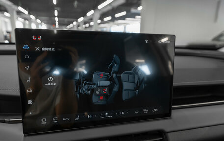 Toyota RAV4, 2025 год, 4 940 000 рублей, 23 фотография