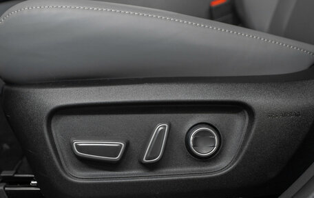 Toyota RAV4, 2025 год, 4 940 000 рублей, 26 фотография