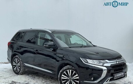 Mitsubishi Outlander III рестайлинг 3, 2019 год, 2 445 000 рублей, 3 фотография