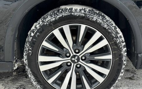 Mitsubishi Outlander III рестайлинг 3, 2019 год, 2 445 000 рублей, 14 фотография