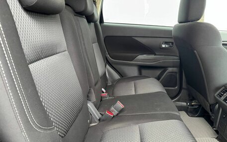 Mitsubishi Outlander III рестайлинг 3, 2019 год, 2 445 000 рублей, 11 фотография