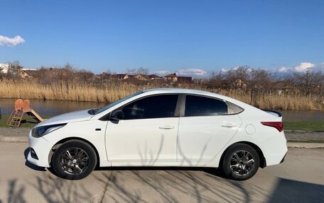 Hyundai Solaris II рестайлинг, 2017 год, 1 100 000 рублей, 3 фотография
