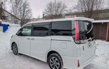 Toyota Noah III, 2020 год, 3 150 000 рублей, 6 фотография