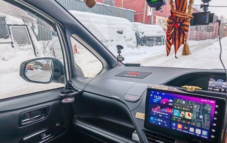 Toyota Noah III, 2020 год, 3 150 000 рублей, 21 фотография