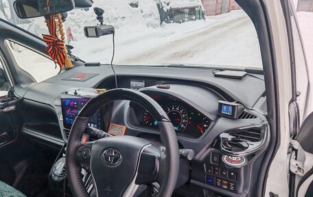 Toyota Noah III, 2020 год, 3 150 000 рублей, 17 фотография