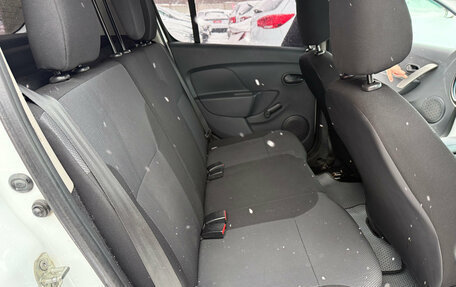 Renault Sandero II рестайлинг, 2017 год, 590 000 рублей, 21 фотография