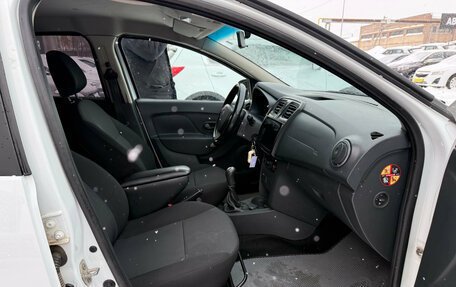 Renault Sandero II рестайлинг, 2017 год, 590 000 рублей, 23 фотография