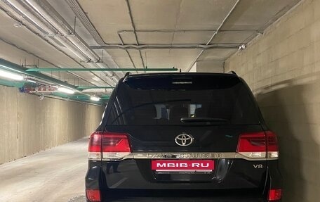 Toyota Land Cruiser 200, 2017 год, 6 300 000 рублей, 2 фотография