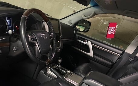 Toyota Land Cruiser 200, 2017 год, 6 300 000 рублей, 3 фотография