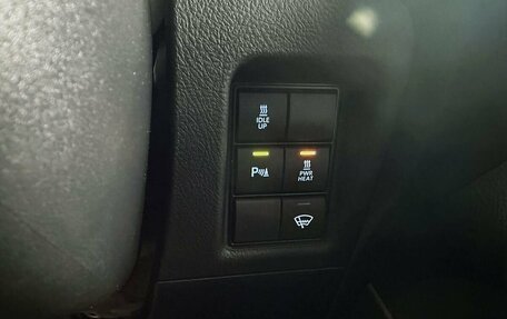 Toyota Land Cruiser Prado 150 рестайлинг 2, 2020 год, 5 999 000 рублей, 19 фотография