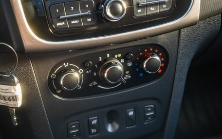 Renault Logan II, 2018 год, 1 000 000 рублей, 21 фотография