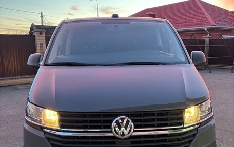 Volkswagen Multivan T6 рестайлинг, 2020 год, 5 900 000 рублей, 1 фотография