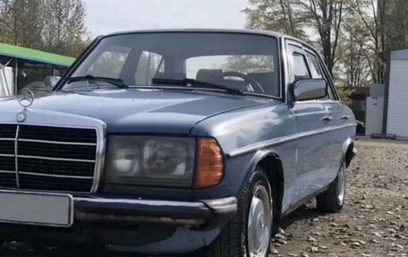 Mercedes-Benz W123, 1981 год, 170 000 рублей, 1 фотография