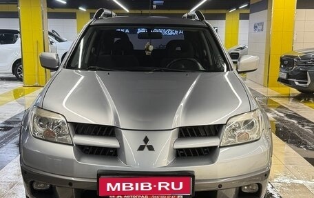 Mitsubishi Outlander III рестайлинг 3, 2005 год, 890 000 рублей, 1 фотография