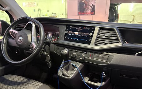 Volkswagen Multivan T6 рестайлинг, 2020 год, 5 900 000 рублей, 8 фотография