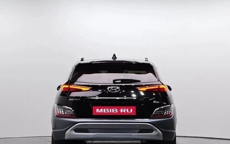 Hyundai Kona I, 2022 год, 1 680 000 рублей, 4 фотография