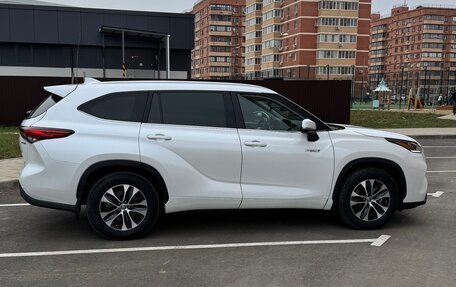 Toyota Highlander, 2022 год, 5 300 000 рублей, 3 фотография