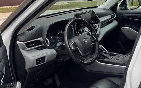 Toyota Highlander, 2022 год, 5 300 000 рублей, 9 фотография