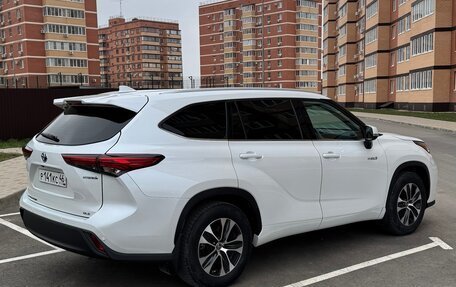 Toyota Highlander, 2022 год, 5 300 000 рублей, 4 фотография