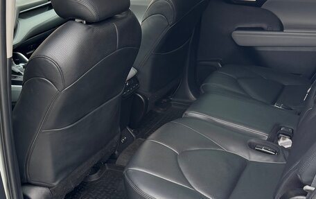 Toyota Highlander, 2022 год, 5 300 000 рублей, 10 фотография