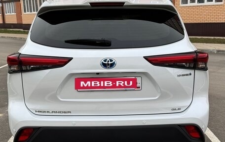 Toyota Highlander, 2022 год, 5 300 000 рублей, 6 фотография