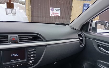 KIA Rio IV, 2018 год, 950 000 рублей, 4 фотография