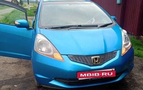 Honda Fit III, 2009 год, 750 000 рублей, 16 фотография