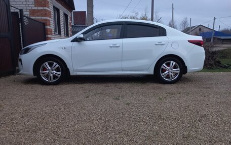 KIA Rio IV, 2019 год, 1 380 000 рублей, 4 фотография