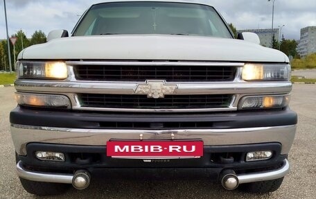 Chevrolet Suburban, 2001 год, 1 900 000 рублей, 2 фотография