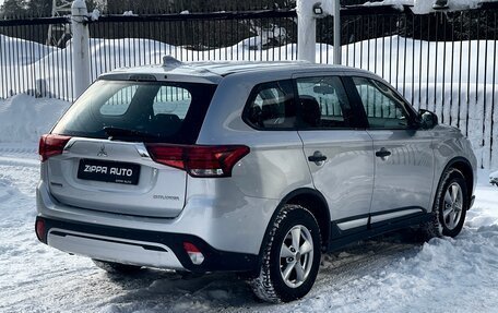 Mitsubishi Outlander III рестайлинг 3, 2018 год, 1 869 000 рублей, 4 фотография