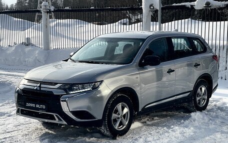 Mitsubishi Outlander III рестайлинг 3, 2018 год, 1 869 000 рублей, 3 фотография