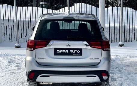 Mitsubishi Outlander III рестайлинг 3, 2018 год, 1 869 000 рублей, 5 фотография