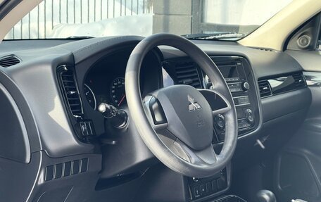 Mitsubishi Outlander III рестайлинг 3, 2018 год, 1 869 000 рублей, 8 фотография