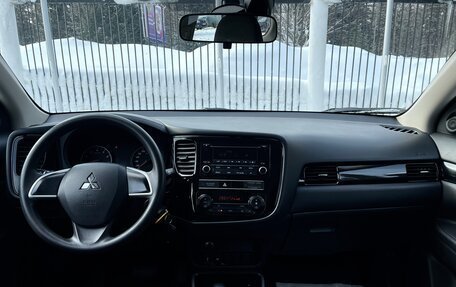 Mitsubishi Outlander III рестайлинг 3, 2018 год, 1 869 000 рублей, 10 фотография