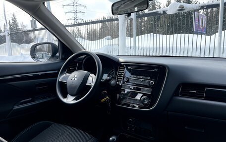 Mitsubishi Outlander III рестайлинг 3, 2018 год, 1 869 000 рублей, 9 фотография