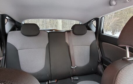 Hyundai Solaris II рестайлинг, 2013 год, 950 000 рублей, 23 фотография