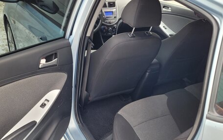 Hyundai Solaris II рестайлинг, 2013 год, 950 000 рублей, 24 фотография