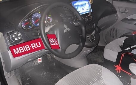 Mitsubishi Grandis, 2005 год, 750 000 рублей, 9 фотография